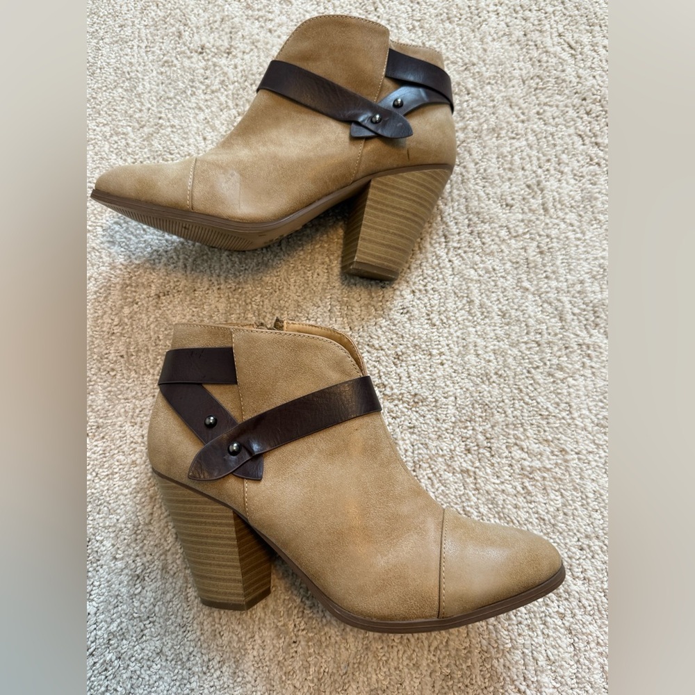 Cityclassified Tan Ankle Boots with Brown‎ Straps